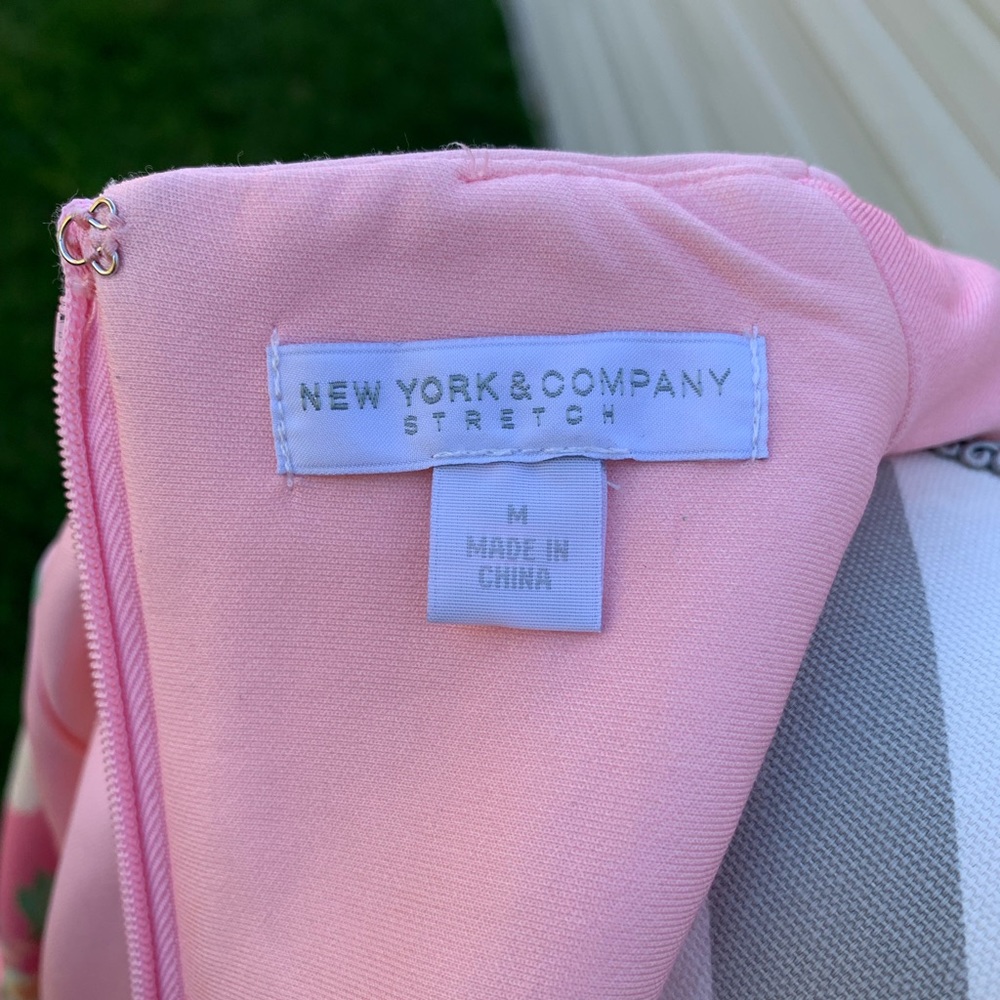 New York and Company floral dress Size Medium - Picture 6 of 6